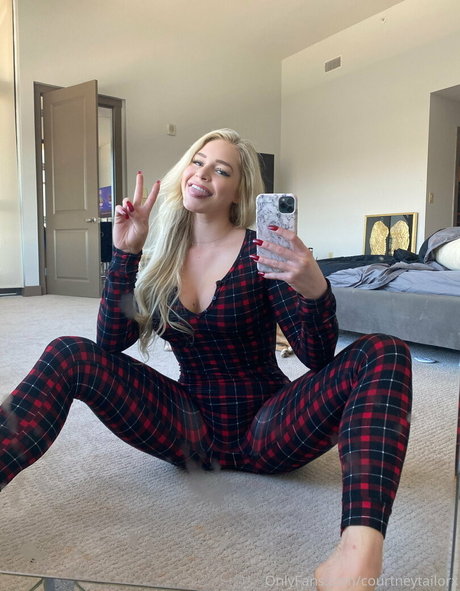 asian onlyfans pornographic images