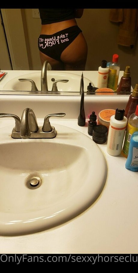 sexxyhorseclub sex model photo