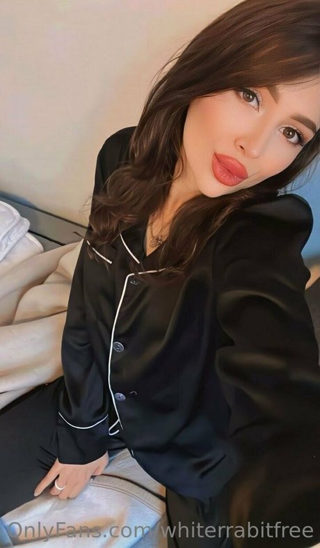 whiterrabitfree model adult pictures