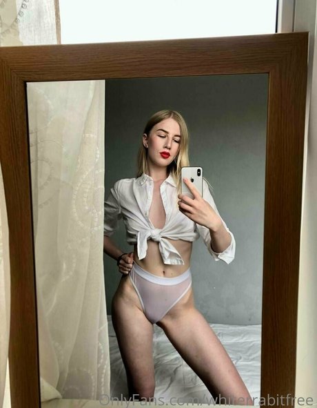 whiterrabitfree model perfect image