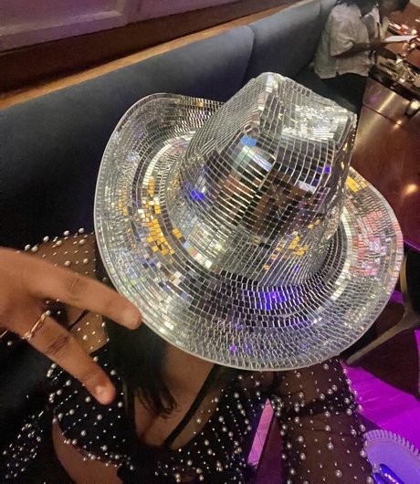 Maitreyi Ramakrishnan art star pic