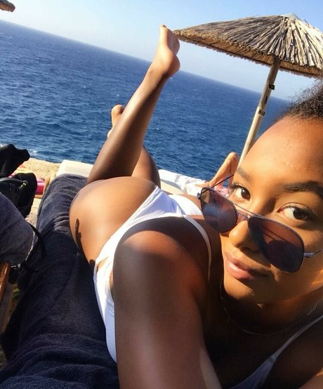 Naomi Schiff model galleries