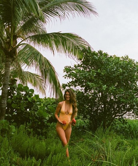 Betsy Alvarez perfect star pic