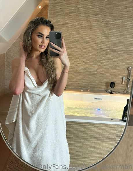Julia Akkerman pornstar nudes images