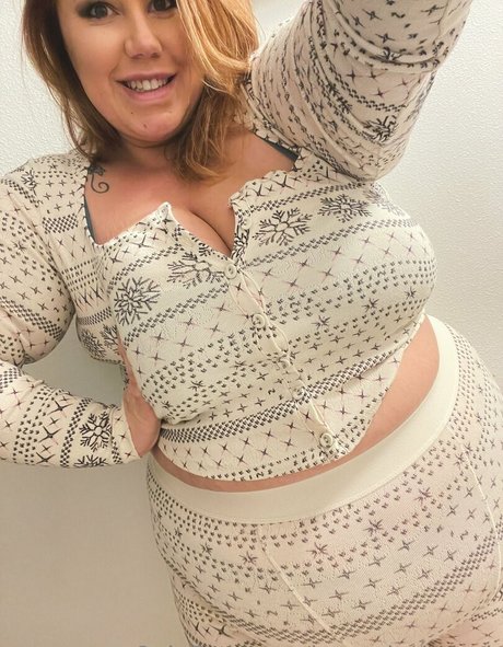 brown eyes kitty onlyfans top image