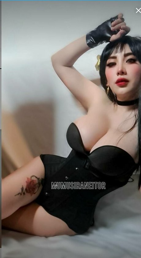 Mumusiraneitor naked model image