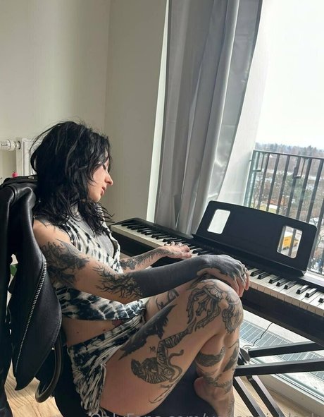 lips onlyfans art nude image