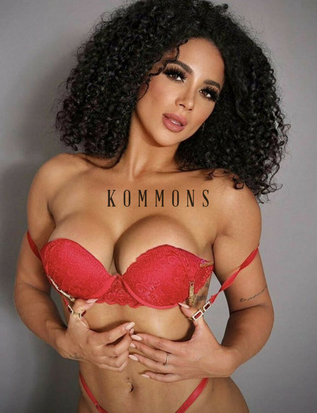 Gabi Melo hot star galleries