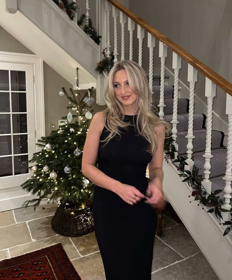 Georgia Hirst model nudes images