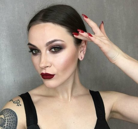 marry land model nice photos