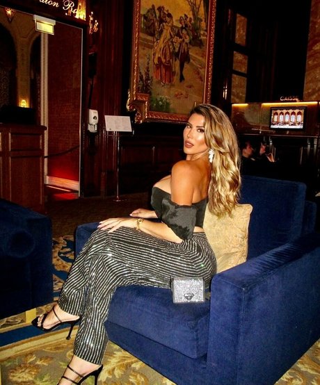 Abroadwithmila top model gallery