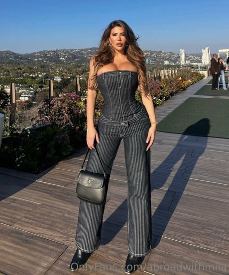 Abroadwithmila model hot photo