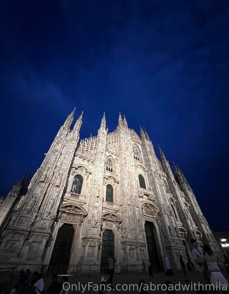 Abroadwithmila star sexy picture