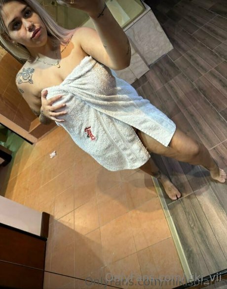 viki vii star adult picture