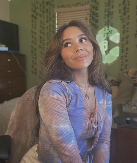 Chellchee xxx model pictures