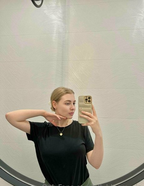 ellybloom vip sexy model img