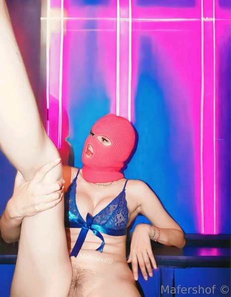 young onlyfans sexy image