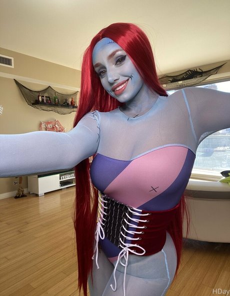 itshollyday erotic model photos