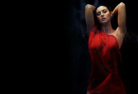 Monica Bellucci model beautiful picture