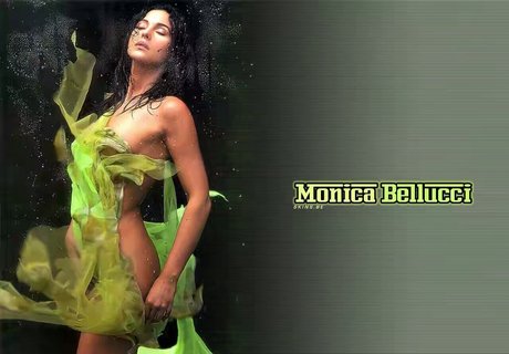 Monica Bellucci erotic actress pic