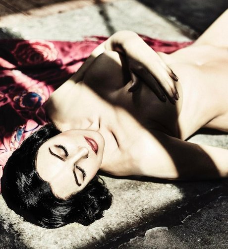 Monica Bellucci nice model photo