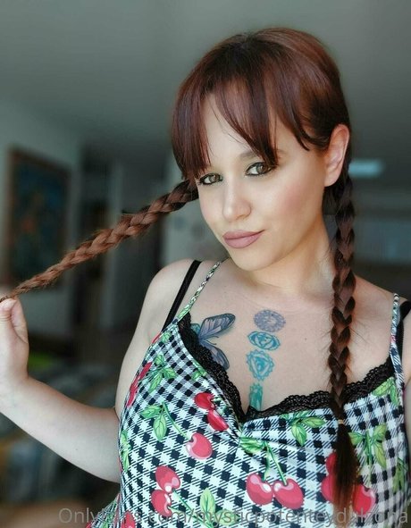 mysticpotenteydulzona nude star img