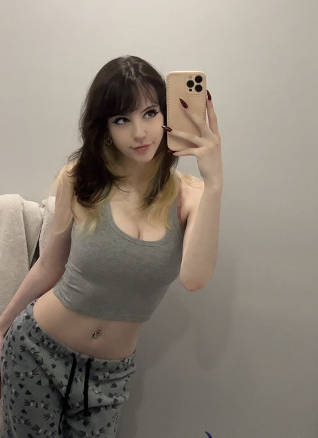 cute asian onlyfans naked pic