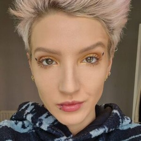 who on earth is anna perfect star pic