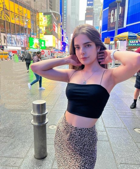 Banana Vintage ASMR naked star image