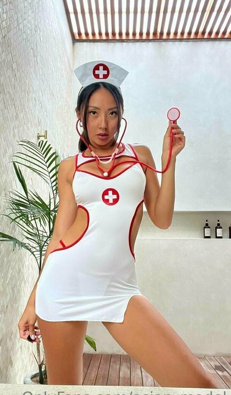 asian model Profile Pic