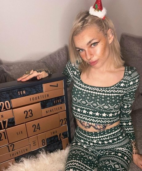 red hair onlyfans xxx photo