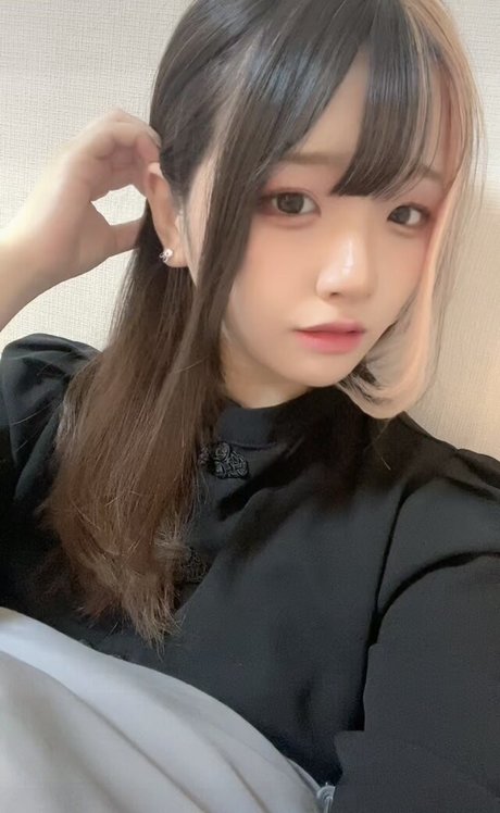 Yui Hiiragi model top photos