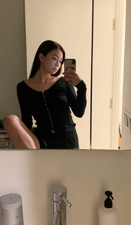 Lauren Tsai star nudes img