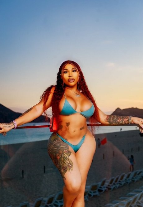 Pynk Poison model nudes image