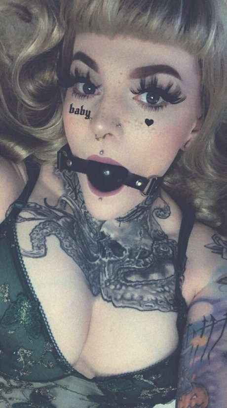 killaabees model naked img