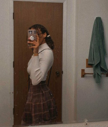 kourtneyrose7free sexy actress img