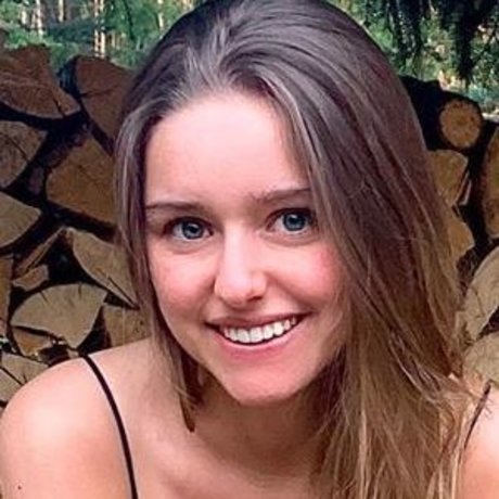 melaniehfl pornstar naked picture