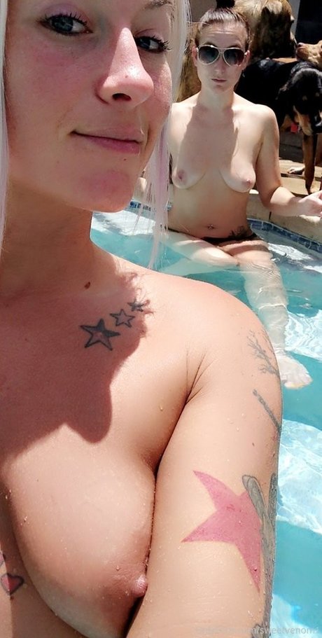 Sweetvenom1 model naked photos