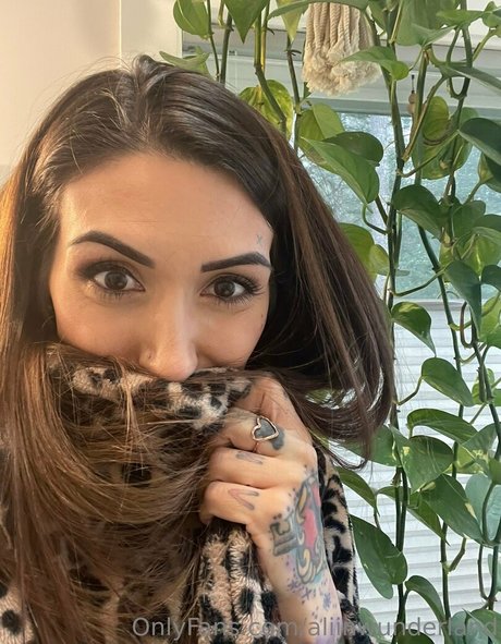 aliinwunderland xxx model gallery