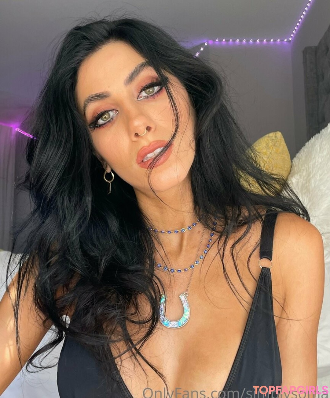 petite onlyfans pretty image