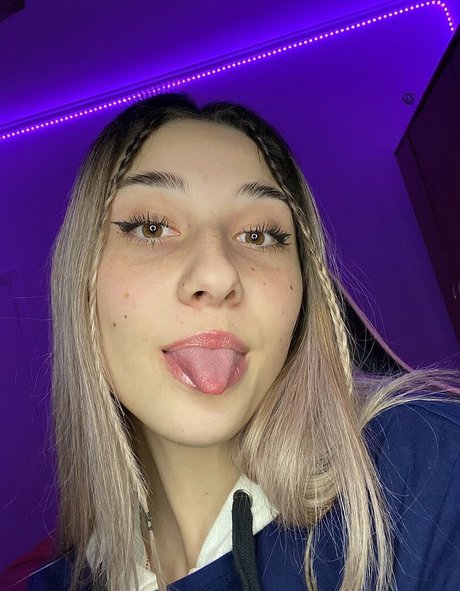 Yami Sanchez hot actress images