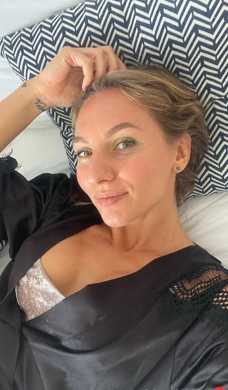 amateur wife onlyfans pornographic photos