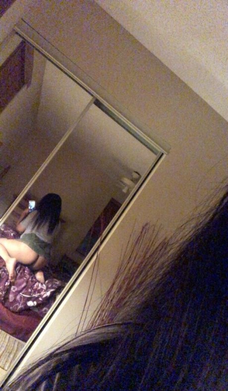 queen angel5k naked model pics