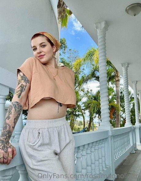 rosamagnoliaxo free pornstar pictures