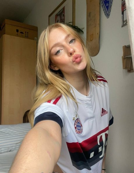 asian brunette onlyfans top img