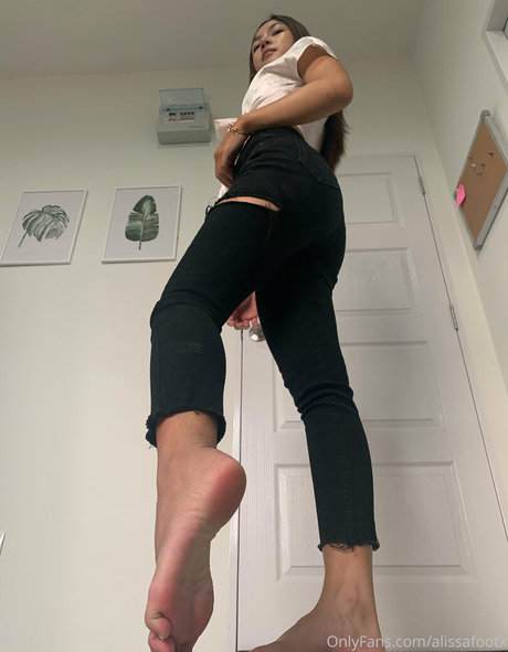 alissafootsd sexy actress picture