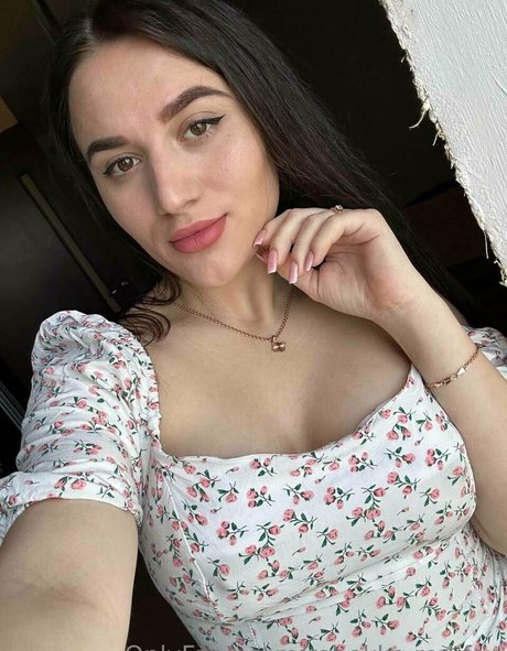 rebekka red fox pretty actress image