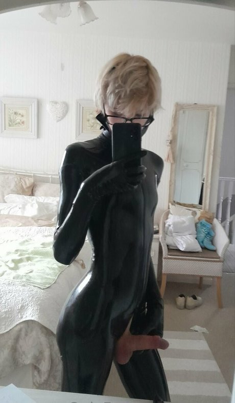 brown eyes kitty onlyfans sexy naked pic