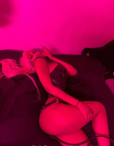 luckiesuniverse exclusive model photos