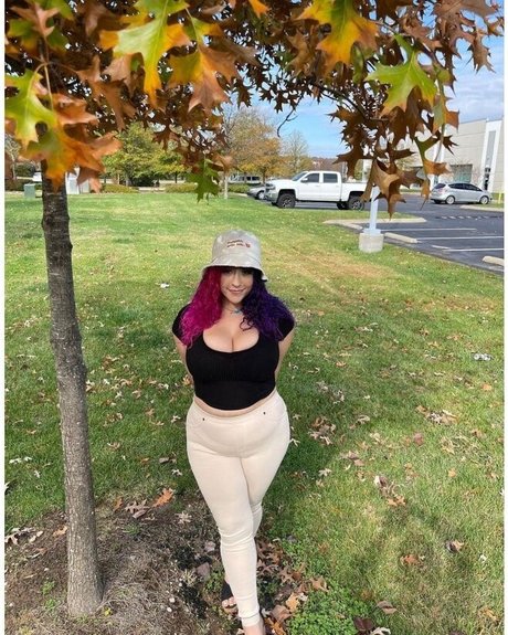 Harlee Queeni hot star pictures